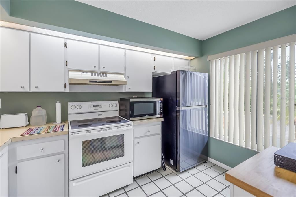 For Sale: $415,900 (2 beds, 2 baths, 890 Square Feet)