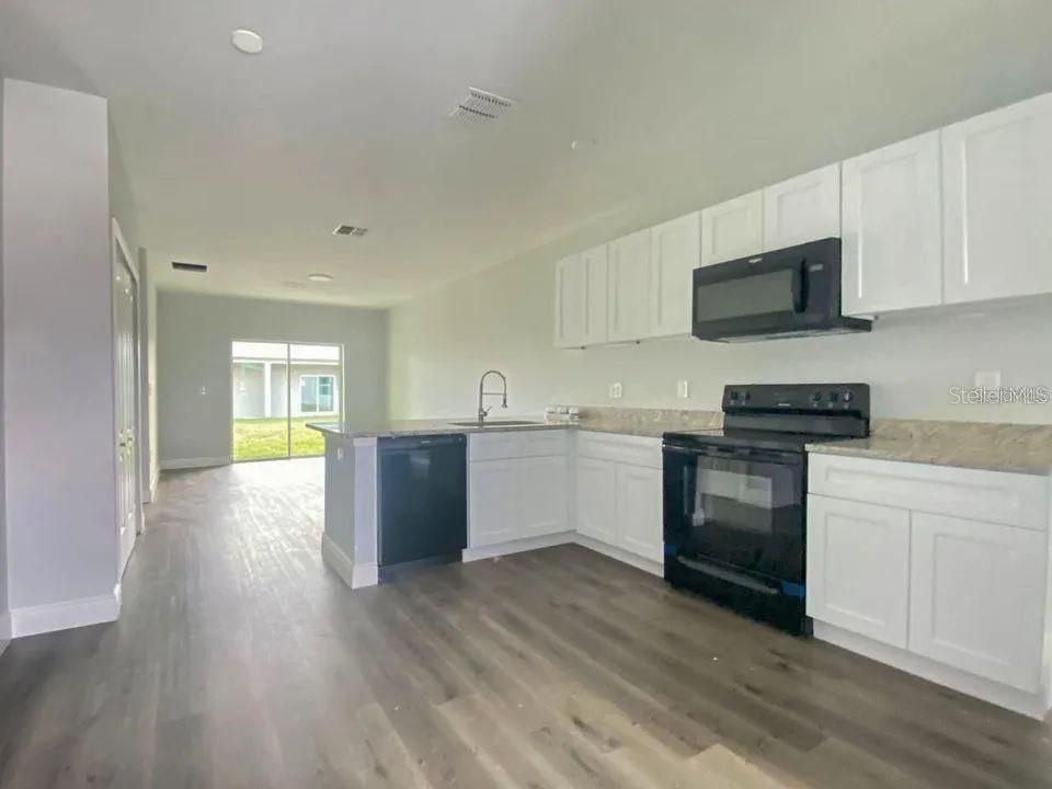 For Rent: $1,797 (3 beds, 2 baths, 2324 Square Feet)