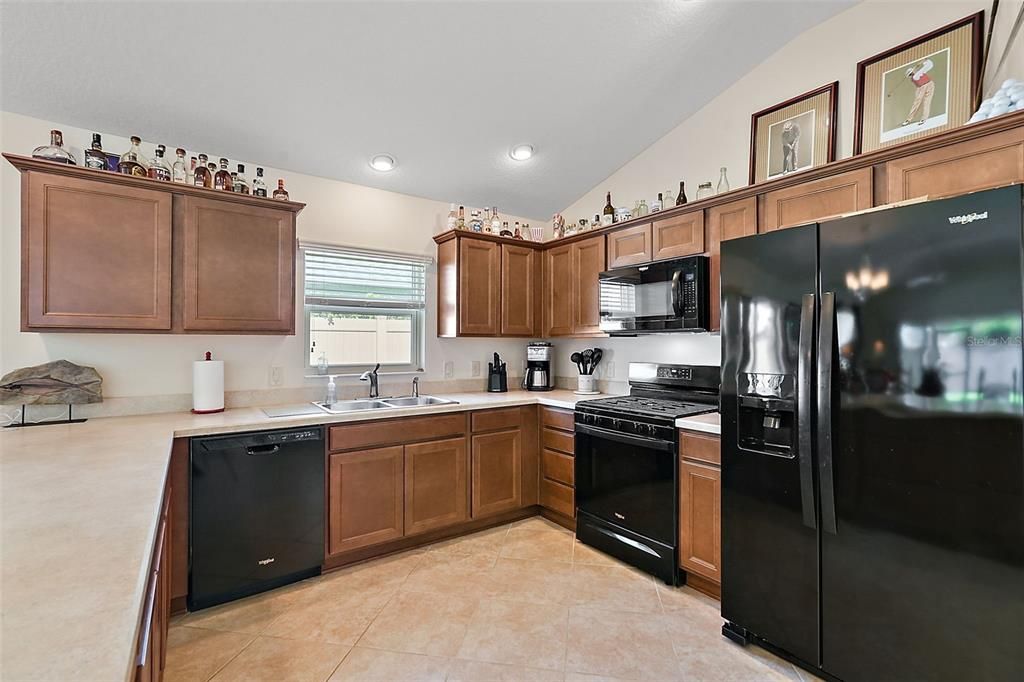 For Sale: $409,900 (3 beds, 2 baths, 1424 Square Feet)