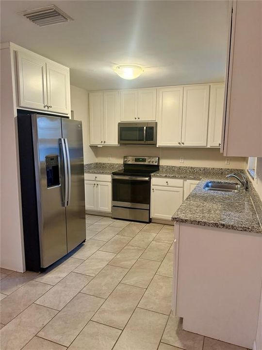 For Rent: $2,200 (3 beds, 1 baths, 1179 Square Feet)