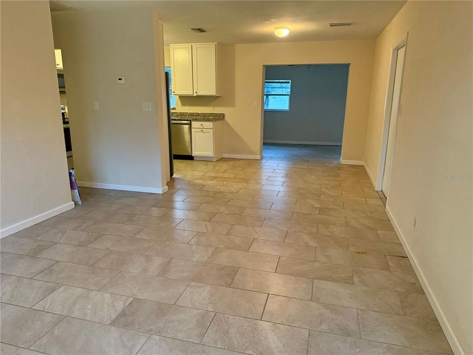 For Rent: $2,200 (3 beds, 1 baths, 1179 Square Feet)