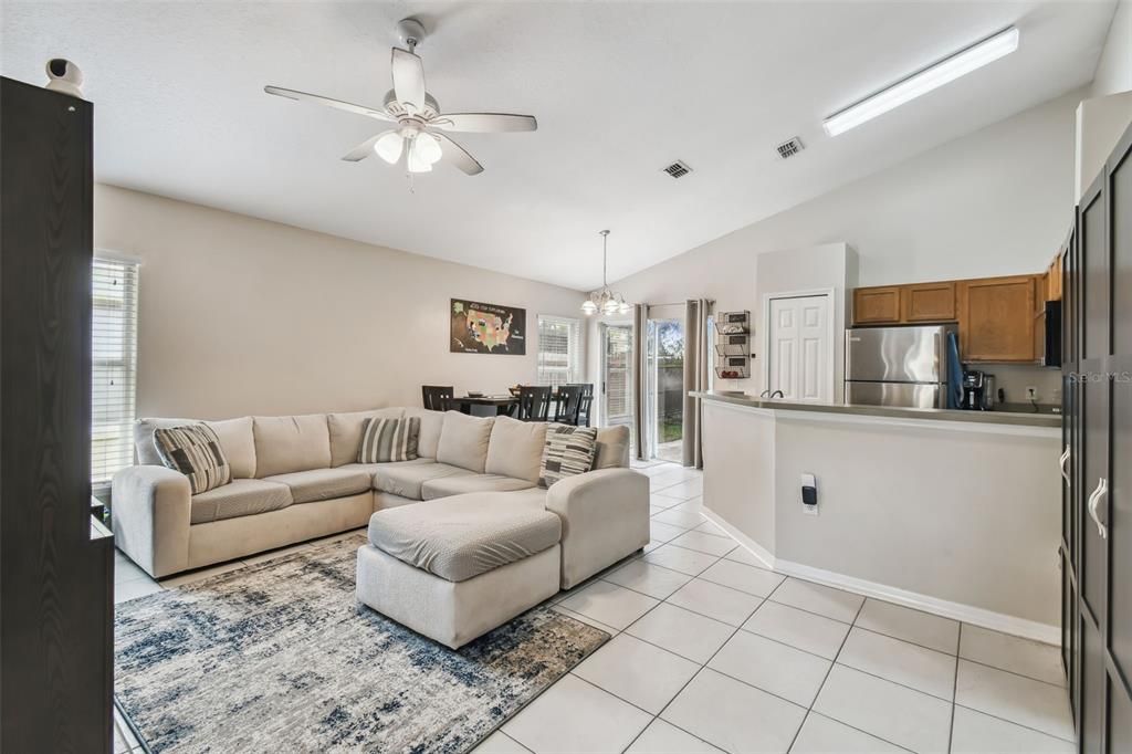 Spacious great room with vaulted ceiling and fan