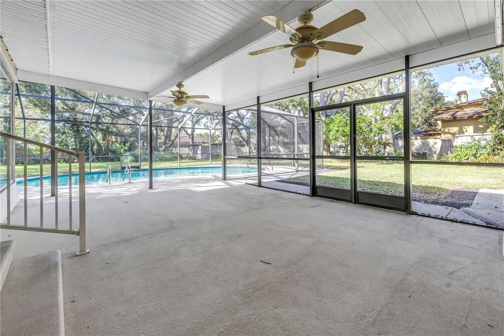 Large screened in patio.