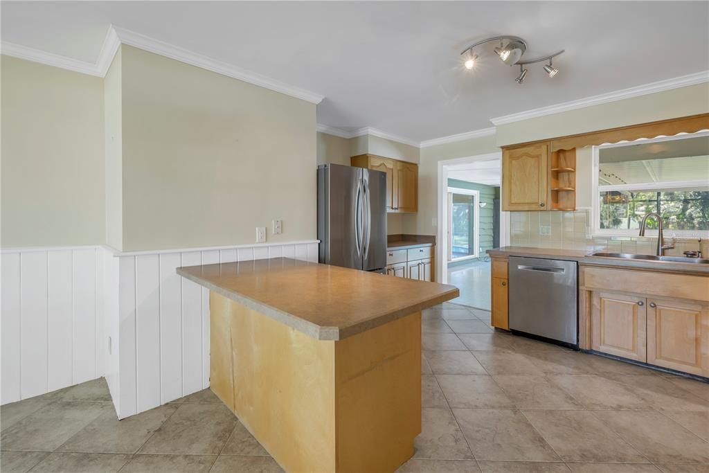 Breakfast bar and kitchen.