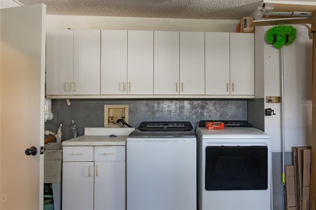 Washer/Dryer in garage