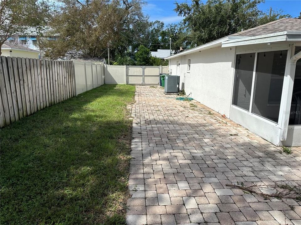 Active With Contract: $3,500 (3 beds, 2 baths, 1358 Square Feet)