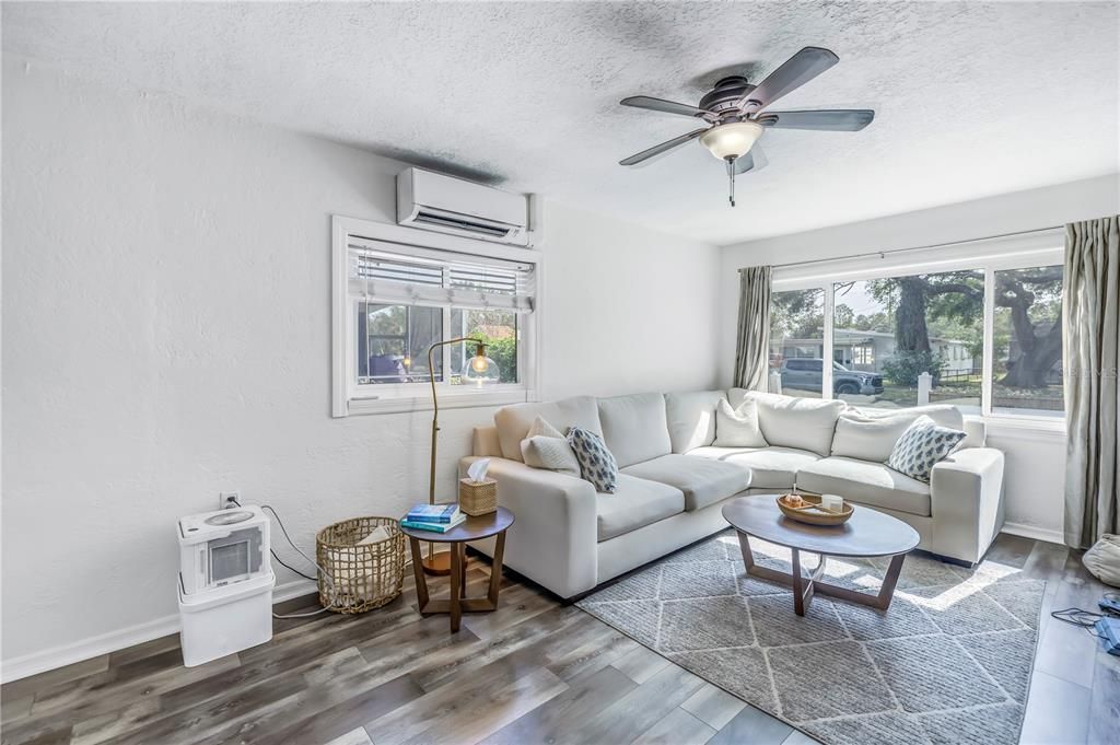 For Sale: $435,000 (3 beds, 2 baths, 1272 Square Feet)