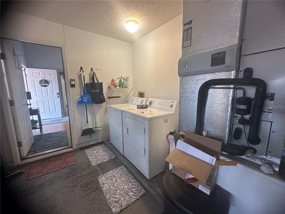 For Sale: $335,000 (2 beds, 2 baths, 1278 Square Feet)