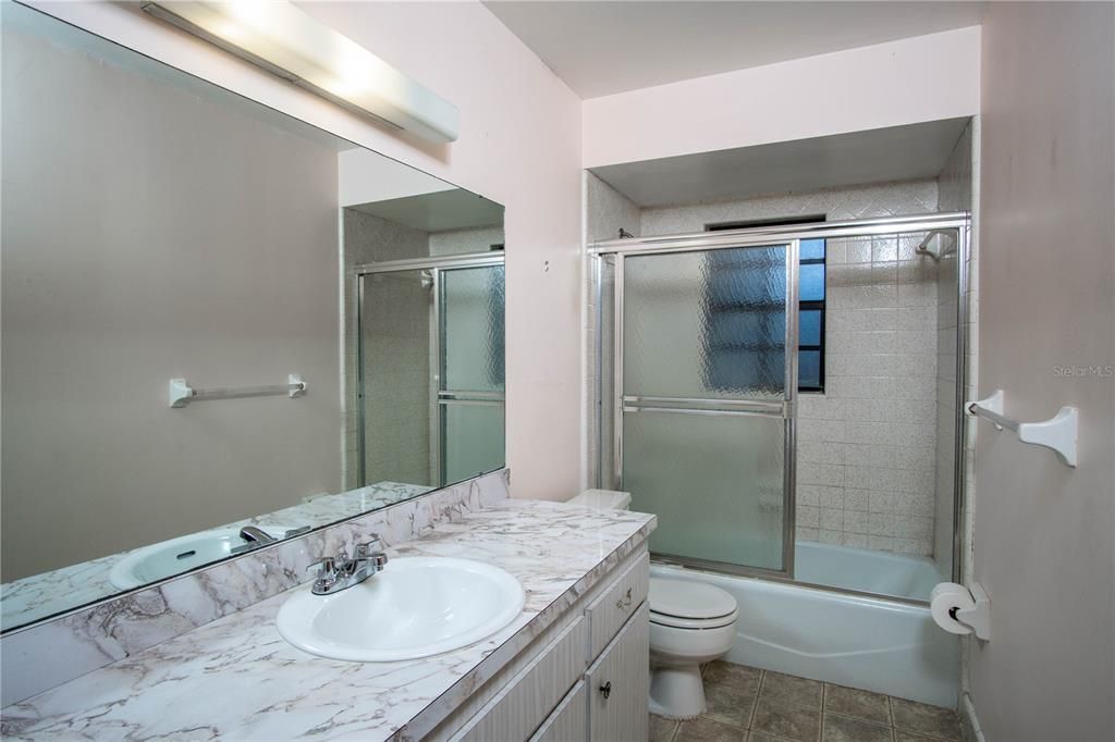 For Sale: $234,500 (2 beds, 1 baths, 1076 Square Feet)