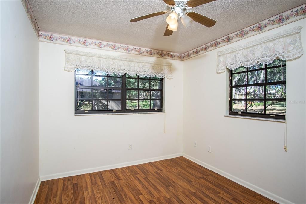 For Sale: $234,500 (2 beds, 1 baths, 1076 Square Feet)