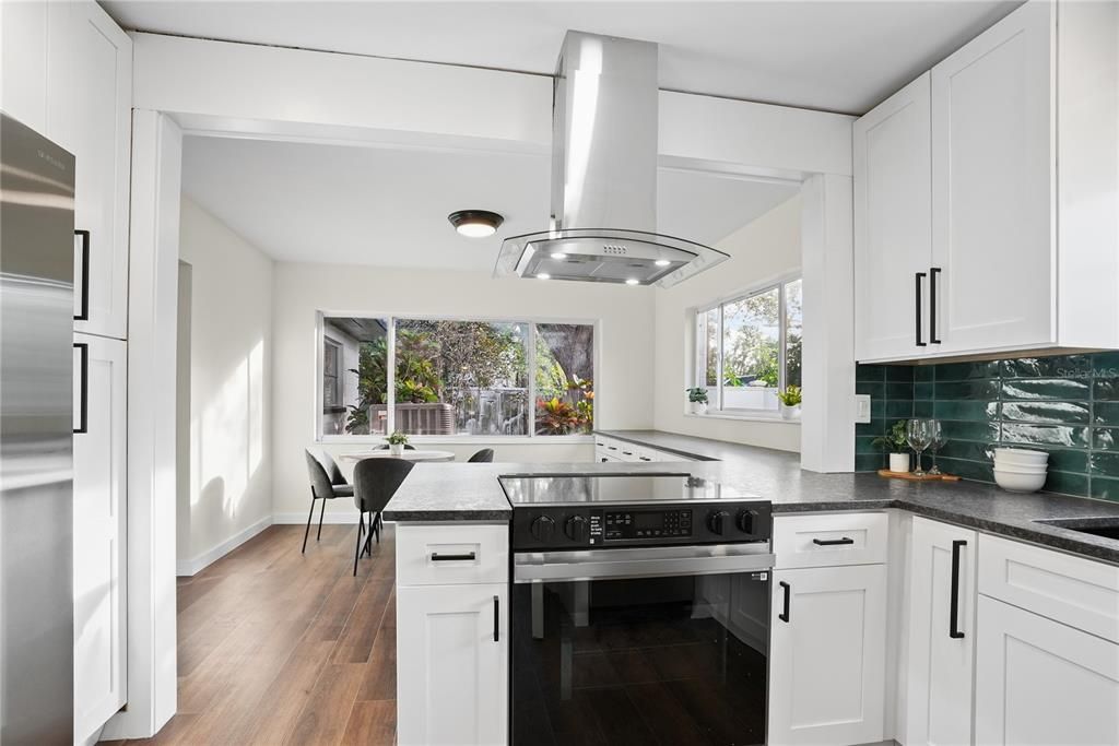 Kitchen & Breakfast Nook