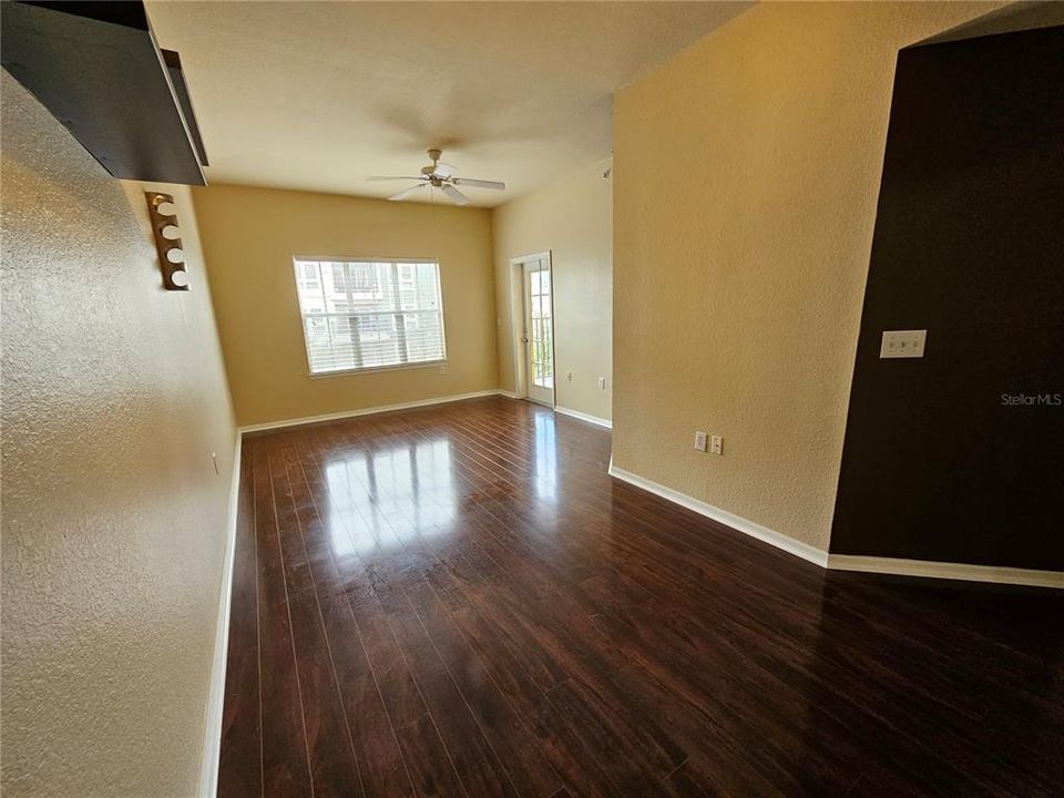 For Rent: $2,299 (1 beds, 1 baths, 743 Square Feet)