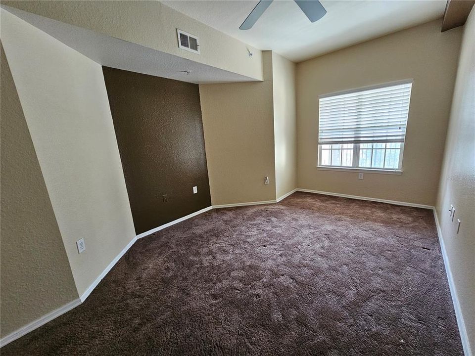 For Rent: $2,299 (1 beds, 1 baths, 743 Square Feet)