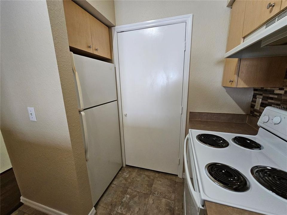 For Rent: $2,299 (1 beds, 1 baths, 743 Square Feet)