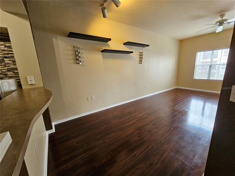 For Rent: $2,299 (1 beds, 1 baths, 743 Square Feet)