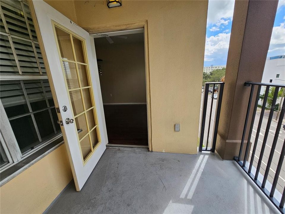 For Rent: $2,299 (1 beds, 1 baths, 743 Square Feet)