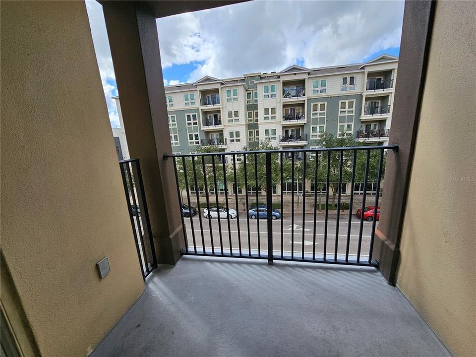 For Rent: $2,299 (1 beds, 1 baths, 743 Square Feet)