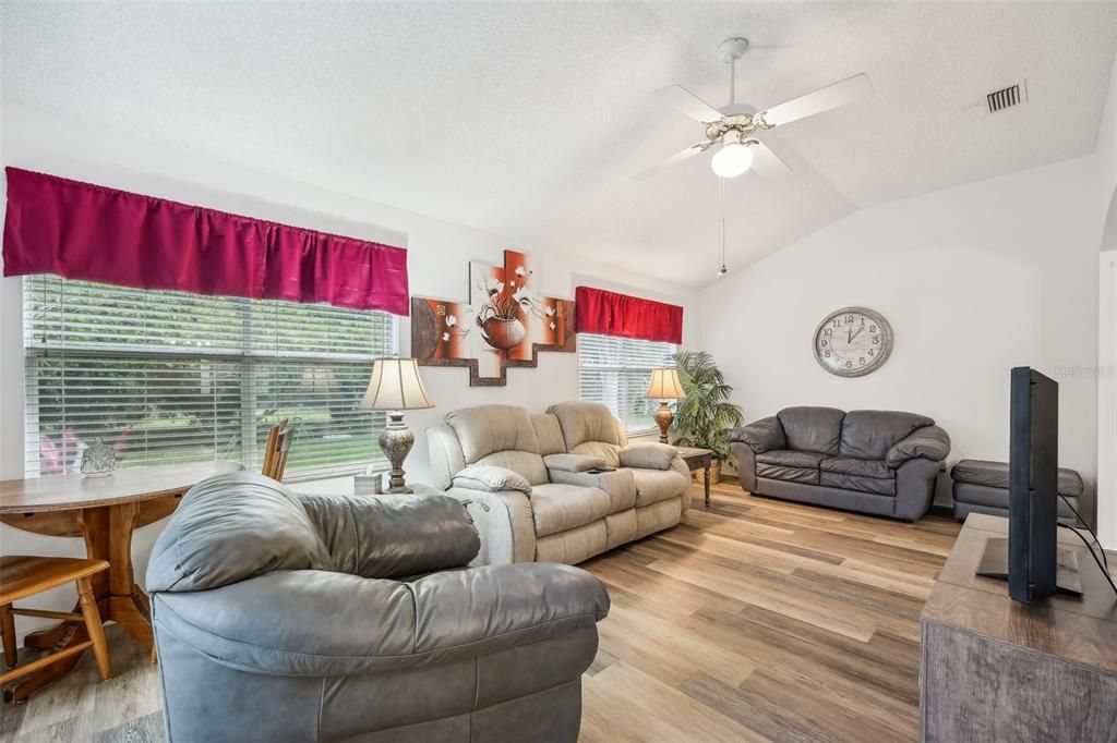 For Sale: $329,000 (2 beds, 2 baths, 1584 Square Feet)