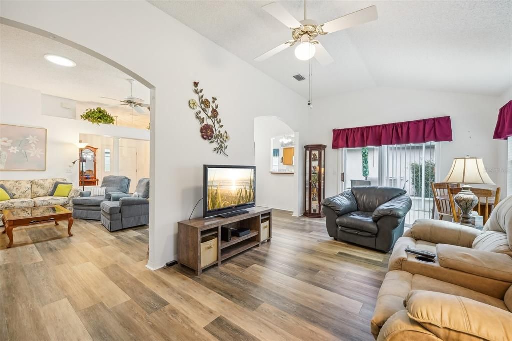 For Sale: $329,000 (2 beds, 2 baths, 1584 Square Feet)