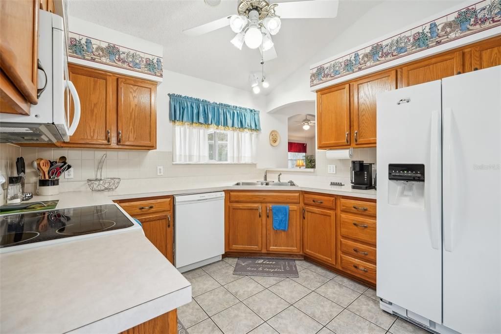 For Sale: $329,000 (2 beds, 2 baths, 1584 Square Feet)