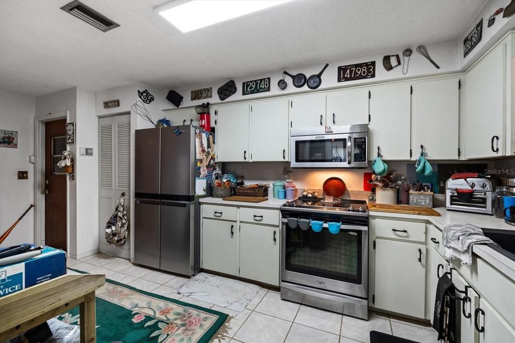 For Sale: $349,000 (2 beds, 2 baths, 1260 Square Feet)