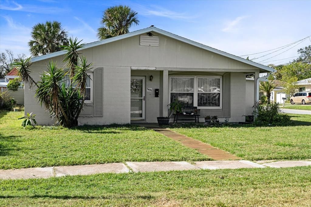 For Sale: $349,000 (2 beds, 2 baths, 1260 Square Feet)