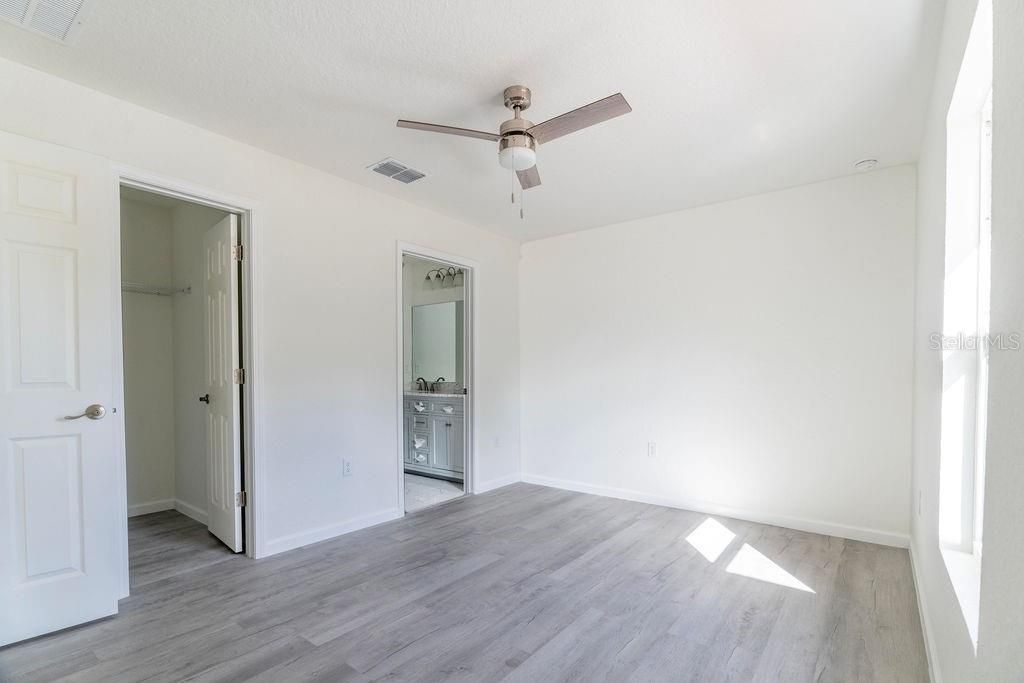 For Sale: $235,000 (3 beds, 2 baths, 1173 Square Feet)