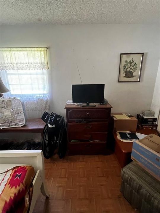 En Venta: $225,000 (4 camas, 2 baños, 1728 Pies cuadrados)