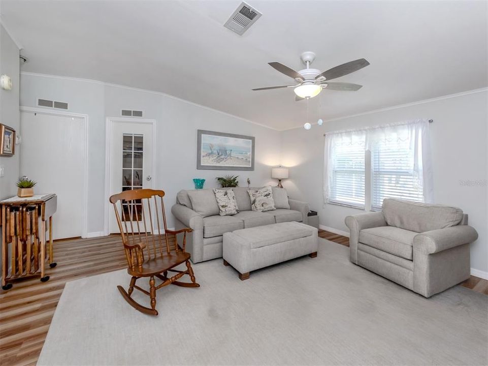 For Sale: $244,900 (3 beds, 2 baths, 1296 Square Feet)