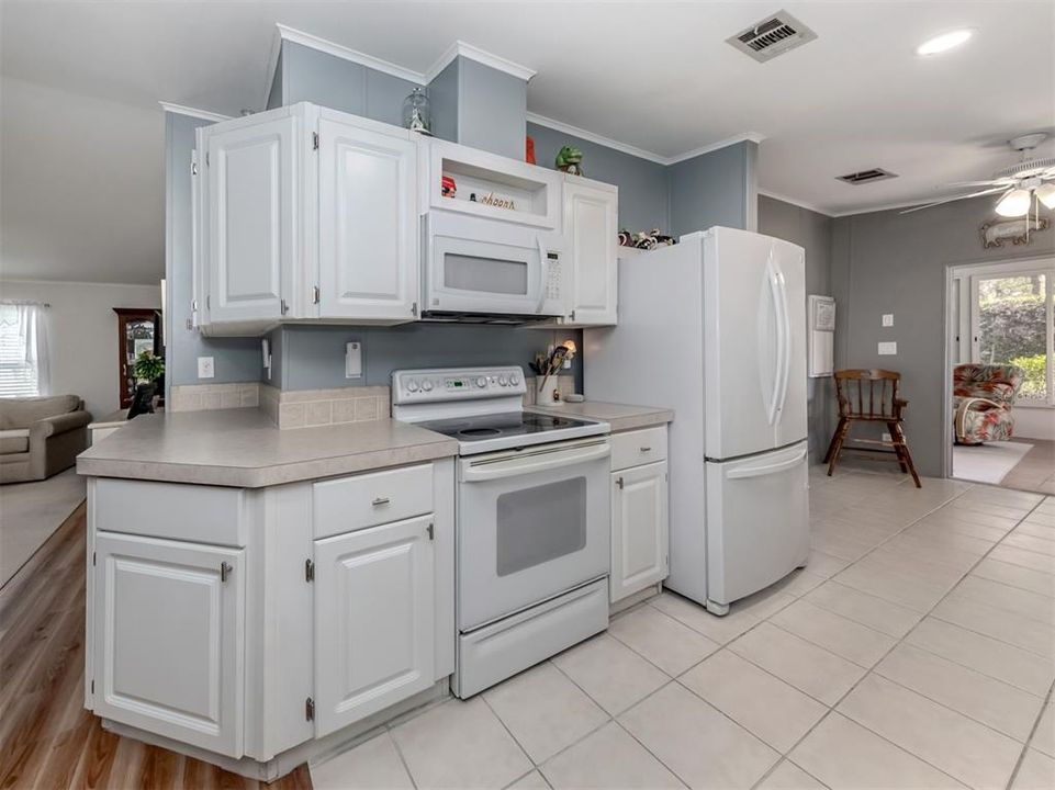 For Sale: $244,900 (3 beds, 2 baths, 1296 Square Feet)