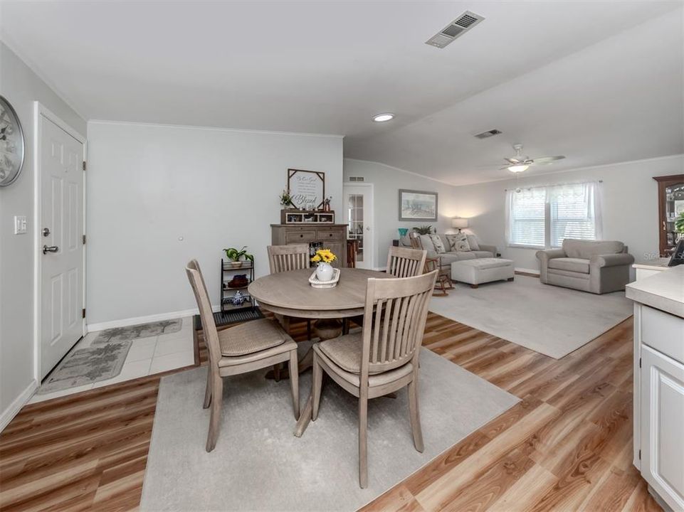 For Sale: $244,900 (3 beds, 2 baths, 1296 Square Feet)