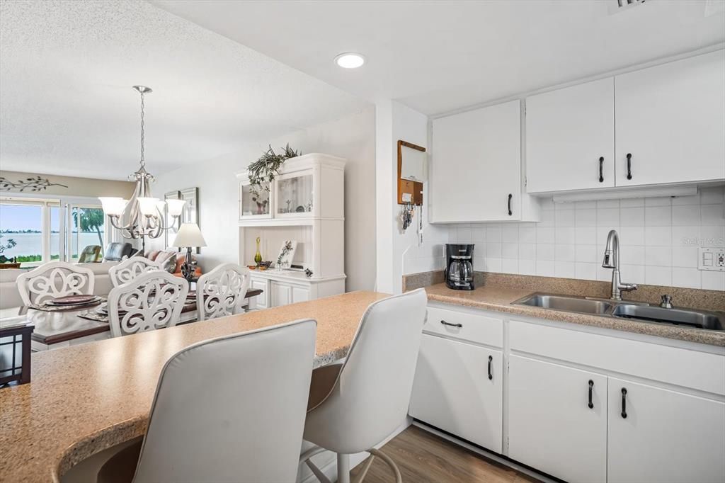 For Sale: $429,900 (2 beds, 2 baths, 1238 Square Feet)