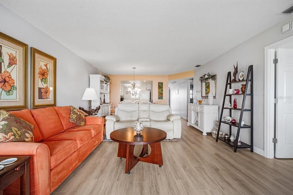 For Sale: $429,900 (2 beds, 2 baths, 1238 Square Feet)