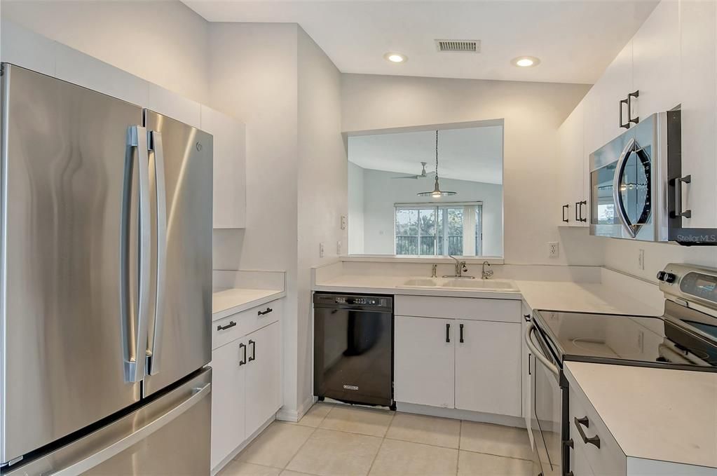 For Sale: $314,500 (2 beds, 2 baths, 1230 Square Feet)