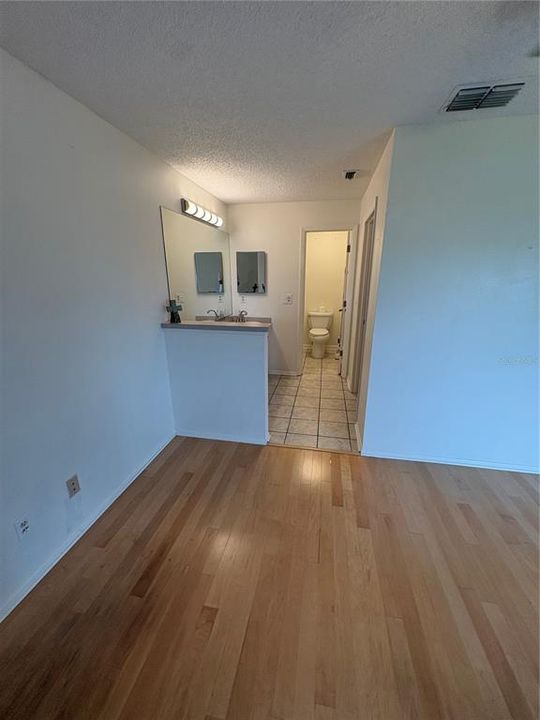 For Rent: $1,850 (2 beds, 2 baths, 1012 Square Feet)