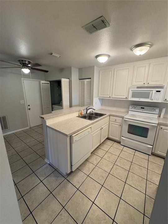 For Rent: $1,850 (2 beds, 2 baths, 1012 Square Feet)