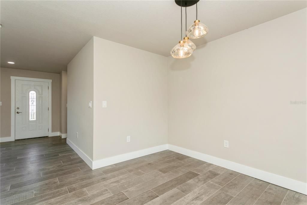 For Sale: $279,000 (3 beds, 2 baths, 1203 Square Feet)