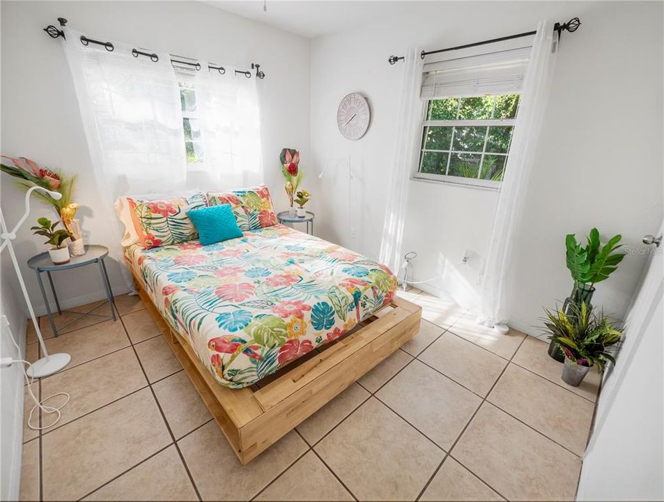 For Sale: $350,000 (3 beds, 1 baths, 1075 Square Feet)