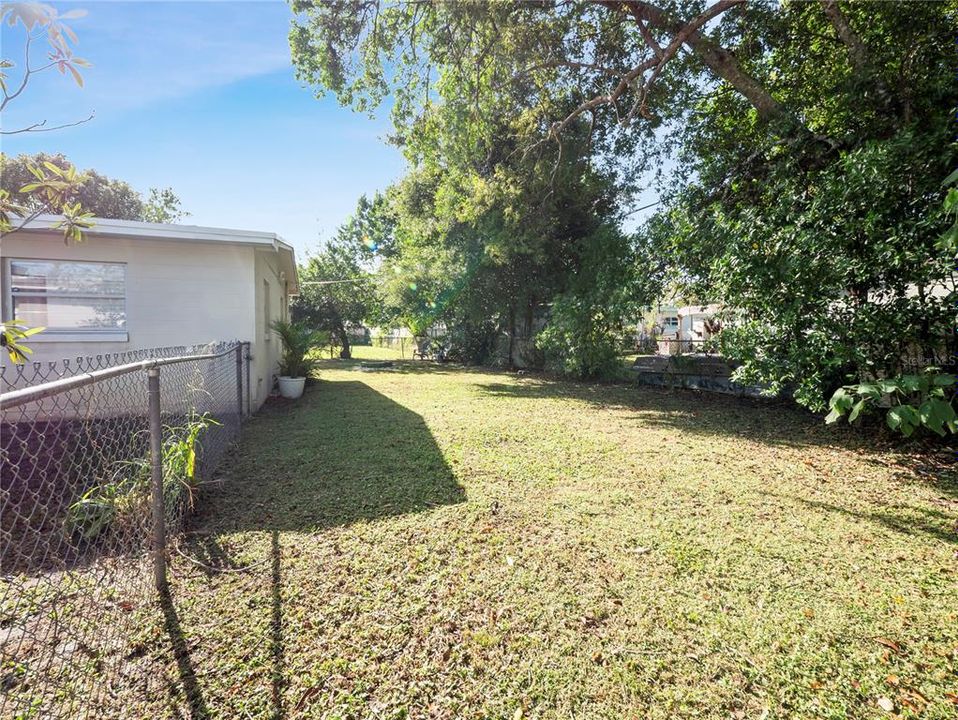 For Sale: $350,000 (3 beds, 1 baths, 1075 Square Feet)