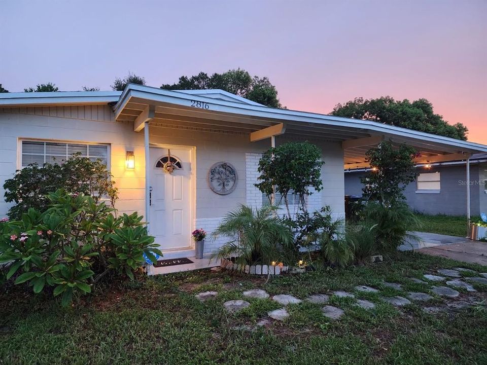 For Sale: $350,000 (3 beds, 1 baths, 1075 Square Feet)