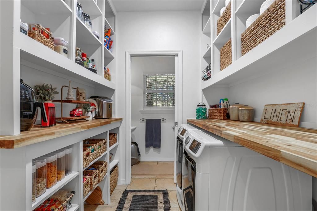 Butler's pantry/Laundry