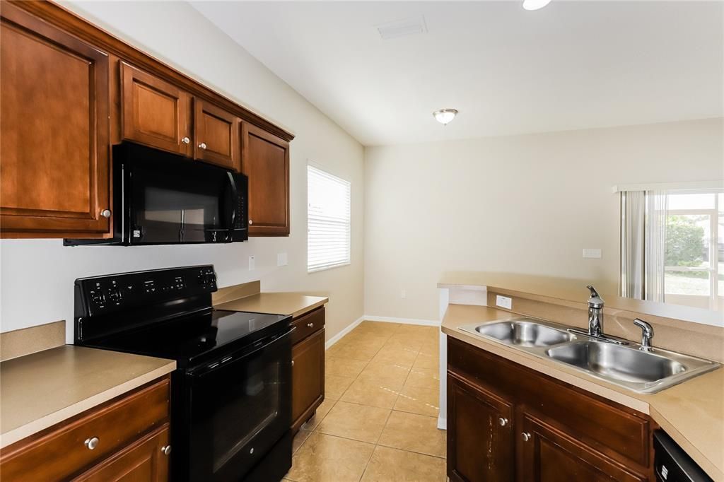 For Rent: $2,235 (3 beds, 2 baths, 1564 Square Feet)