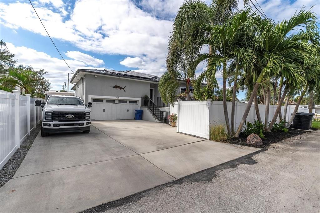 For Sale: $1,200,000 (3 beds, 2 baths, 2236 Square Feet)