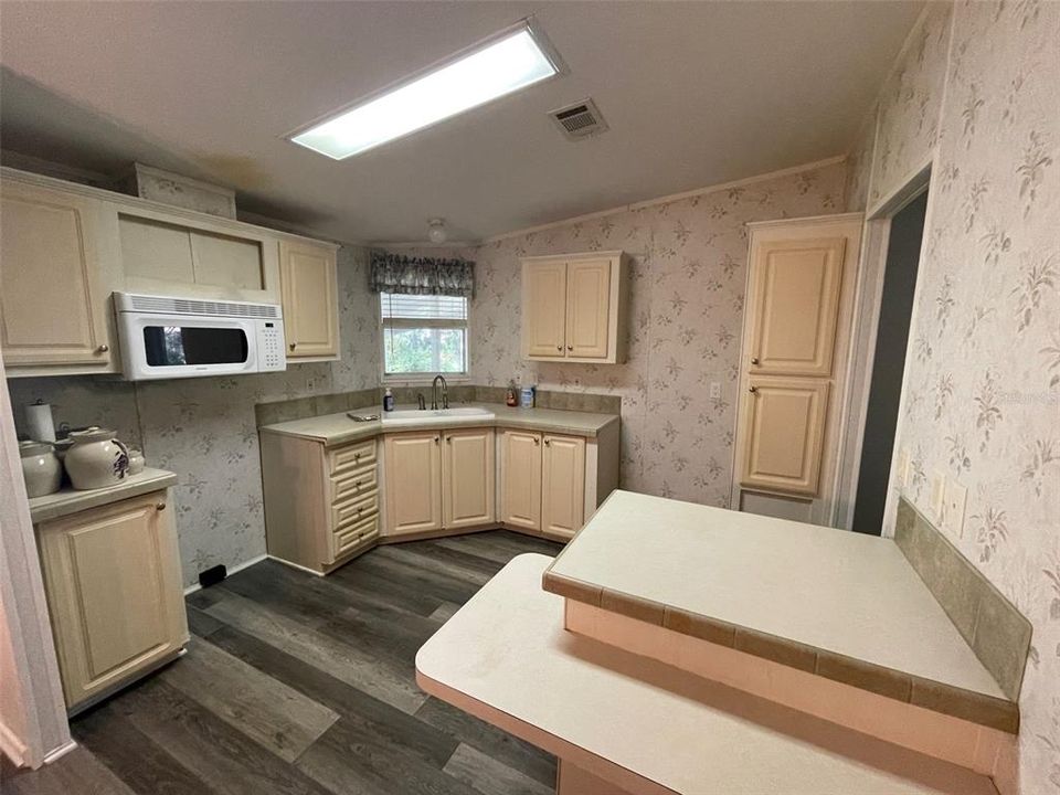 For Sale: $148,000 (2 beds, 2 baths, 864 Square Feet)