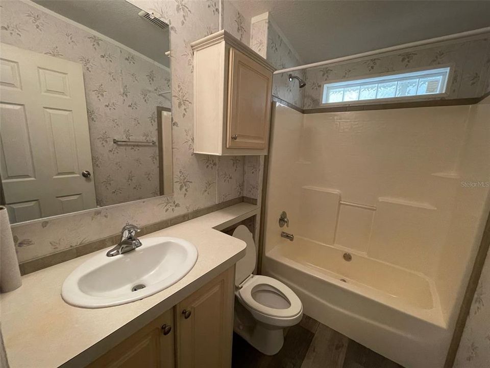 For Sale: $148,000 (2 beds, 2 baths, 864 Square Feet)