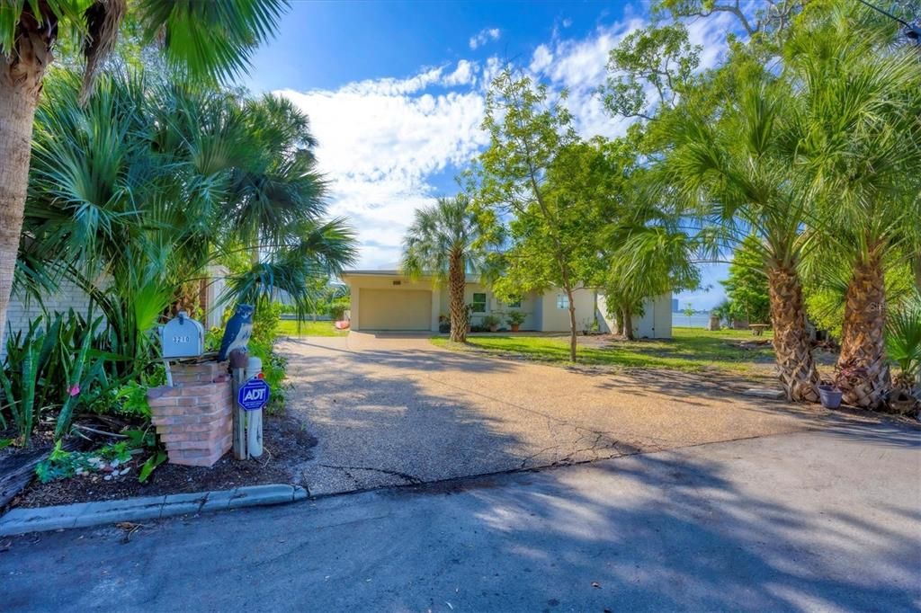 For Sale: $2,500,000 (2 beds, 2 baths, 1332 Square Feet)