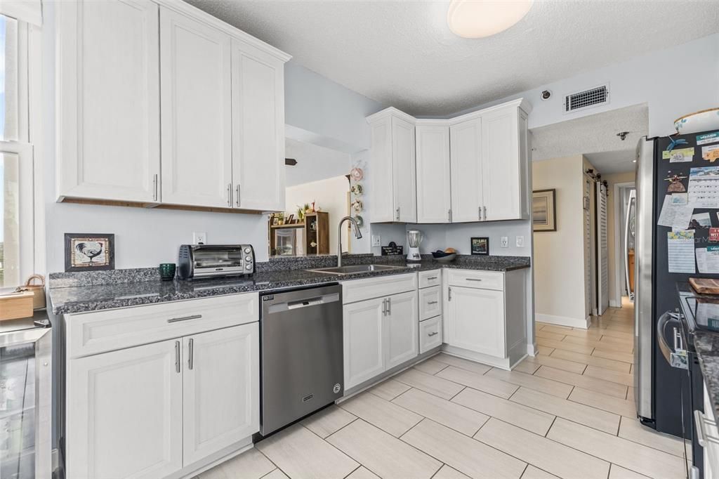 For Sale: $660,000 (2 beds, 2 baths, 1300 Square Feet)