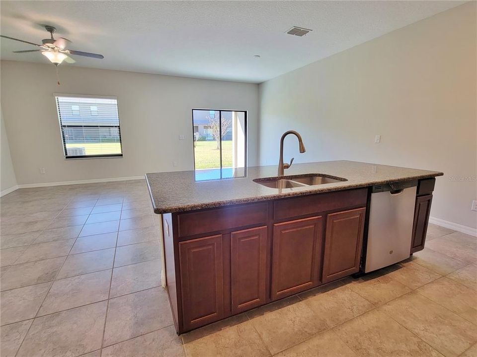 For Rent: $2,350 (3 beds, 2 baths, 1601 Square Feet)