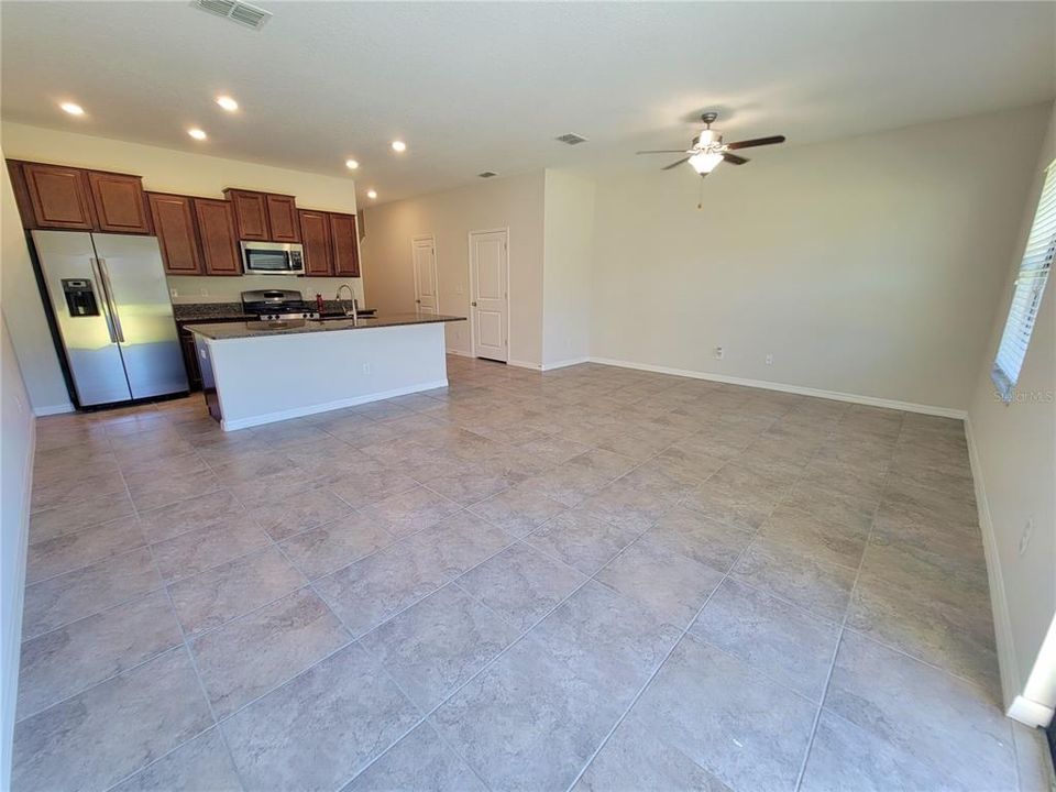 For Rent: $2,350 (3 beds, 2 baths, 1601 Square Feet)