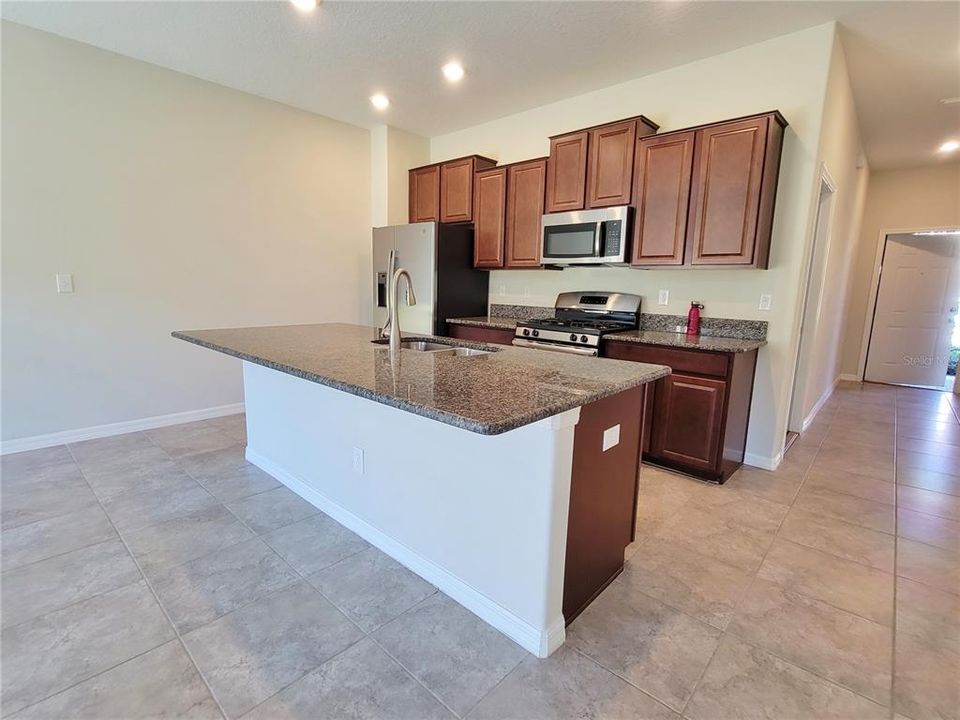 For Rent: $2,350 (3 beds, 2 baths, 1601 Square Feet)